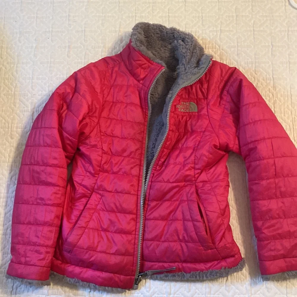 Reversible North Face girls zip up jacket. Hot pink/Grey. So soft!!!! - Picture 2 of 3